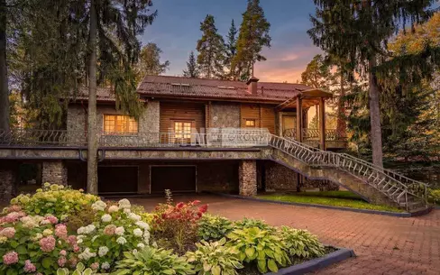 2-этажный коттедж 725 м² с отделкой