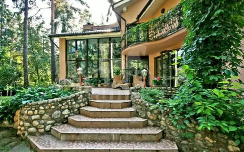 2-этажный коттедж 1 000 м² с отделкой