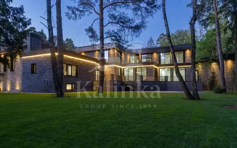 2-этажный коттедж 1 700 м² без отделки