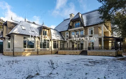 3-этажный коттедж 1 077.1 м² без отделки