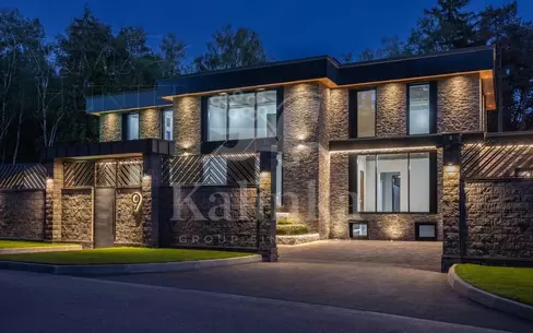 2-этажный коттедж 1 700 м² без отделки