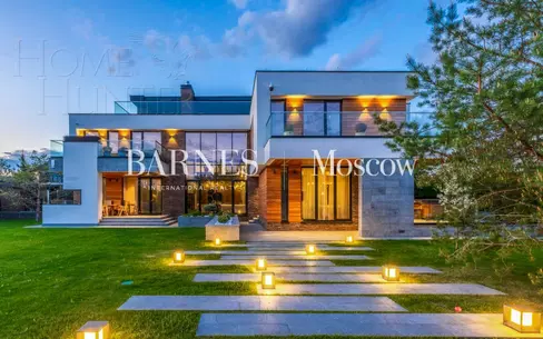 3-этажный коттедж 550 м² с отделкой