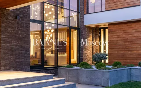 3-этажный коттедж 550 м² с отделкой