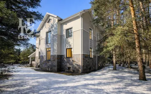 2-этажный коттедж 547 м² без отделки