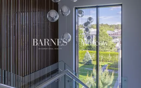 3-этажный коттедж 550 м² с отделкой