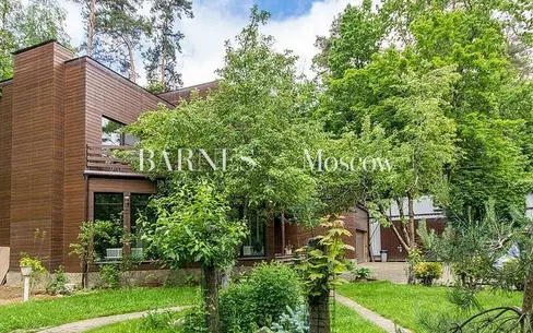 3-этажный коттедж 380 м² с отделкой