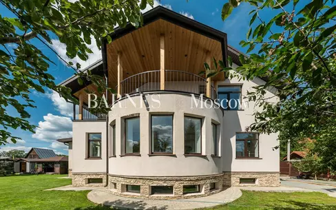 2-этажный коттедж 500 м² с отделкой