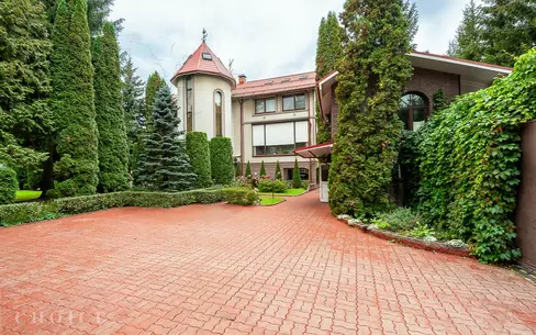 3-этажный коттедж 880 м² с отделкой