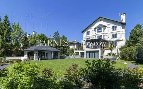 3-этажный коттедж 1 100 м² с отделкой