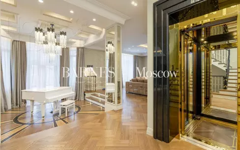 3-этажный коттедж 1 100 м² с отделкой