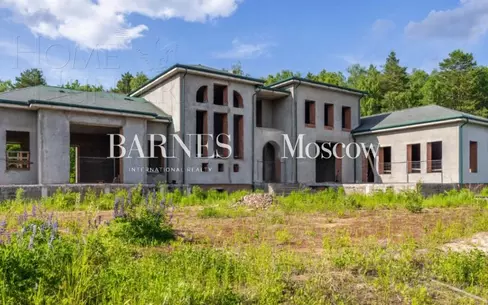 2-этажный коттедж 1 400 м² без отделки