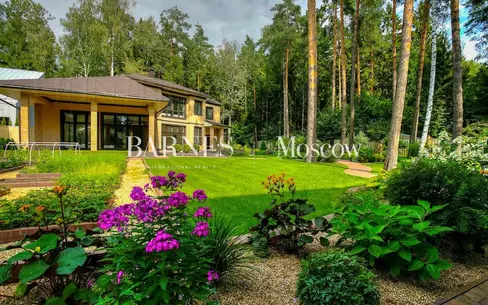 2-этажный коттедж 1 100 м² с отделкой