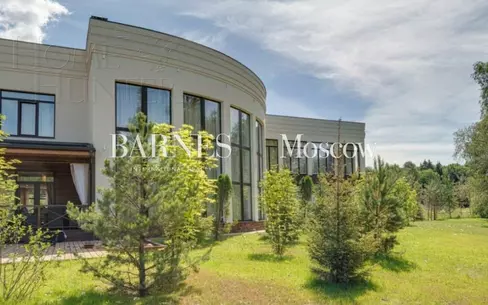 3-этажный коттедж 1 500 м² с отделкой