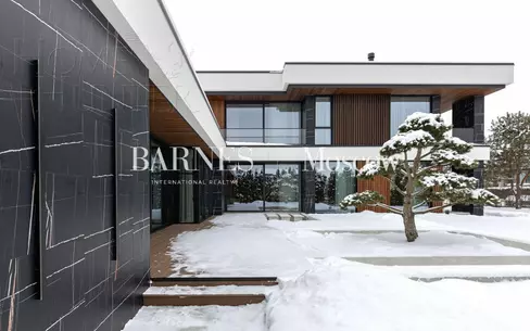 2-этажный коттедж 1 066 м² с отделкой