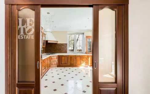 2-этажный коттедж 600 м² с отделкой