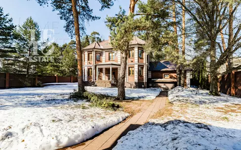 2-этажный коттедж 600 м² с отделкой