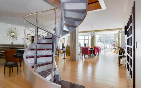 2-УРОВНЕВАЯ КВАРТИРА С ОТДЕЛКОЙ 535 М² НА 6 ЭТАЖЕ