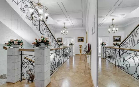 2-этажный коттедж 680 м² с отделкой