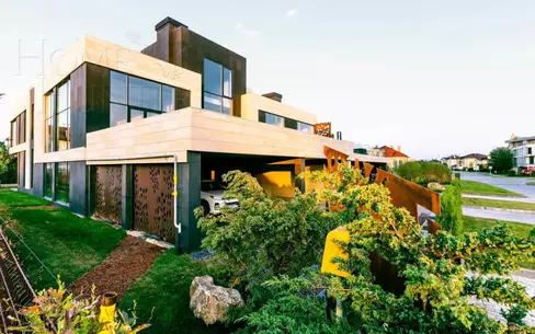 3-этажный таунхаус 250 м² с отделкой