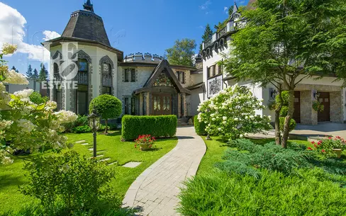 3-этажный коттедж 555 м² с отделкой