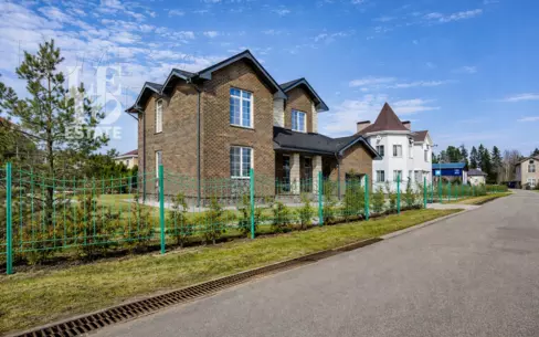 2-этажный коттедж 241.3 м² без отделки