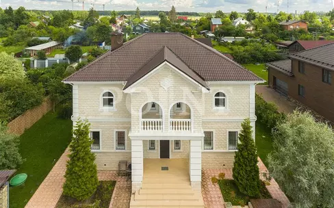 2-этажный коттедж 400 м² с отделкой