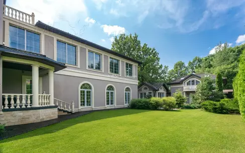 3-этажный коттедж 1 162 м² с отделкой