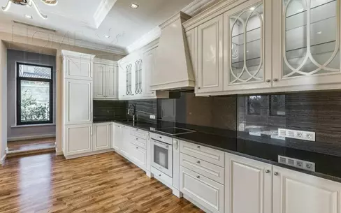 2-этажный коттедж 650 м² с отделкой