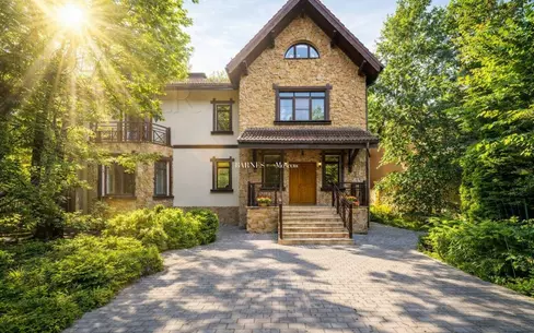 3-этажный коттедж 633 м² с отделкой