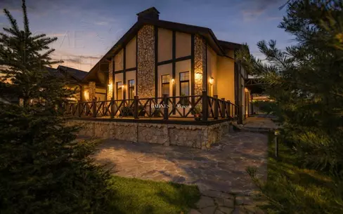 2-этажный коттедж 200.4 м² с отделкой