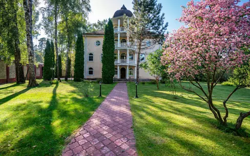 3-этажный коттедж 880 м² с отделкой