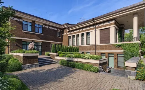 2-этажный коттедж 550 м² с отделкой