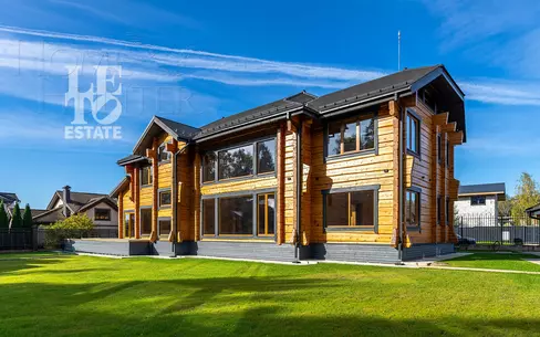 3-этажный коттедж 1 106 м² без отделки