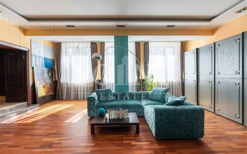 3-этажный коттедж 2 300 м² с отделкой