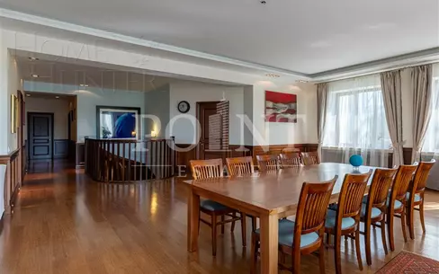 3-этажный коттедж 2 300 м² с отделкой