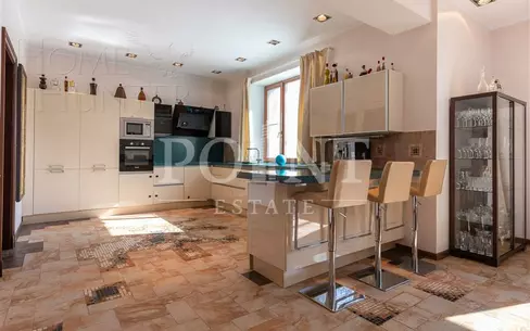 3-этажный коттедж 2 300 м² с отделкой