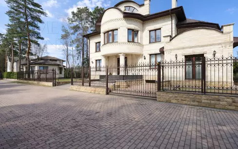 2-этажный коттедж 500 м² без отделки