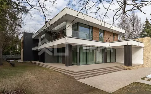 2-этажный коттедж 743 м² без отделки