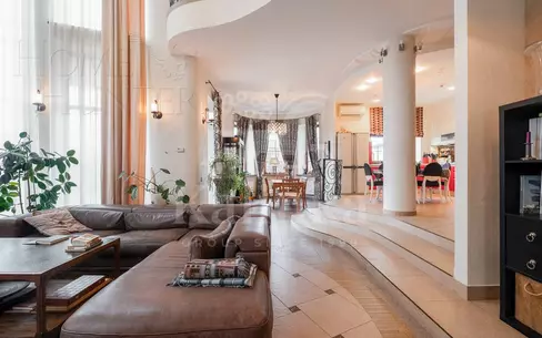 2-этажный коттедж 500 м² с отделкой