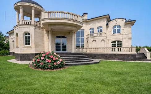 3-этажный коттедж 1 200 м² без отделки