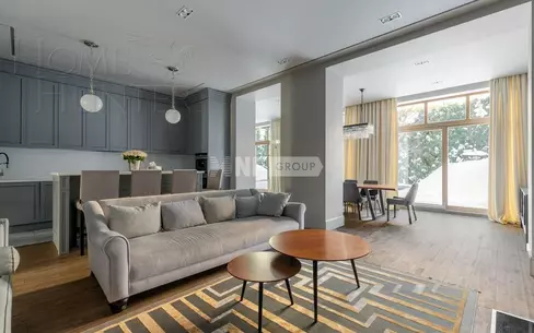 3-этажный таунхаус 290 м² с отделкой