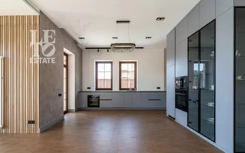 2-этажный коттедж 303 м² с отделкой