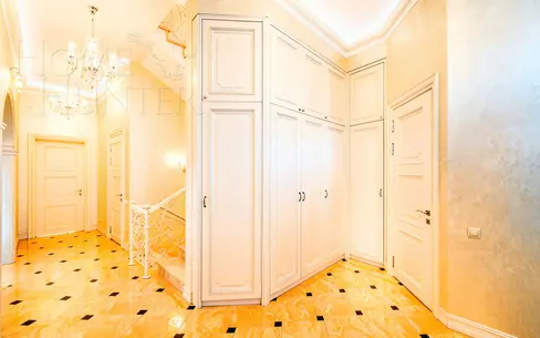 3-этажный коттедж 707.9 м² с отделкой