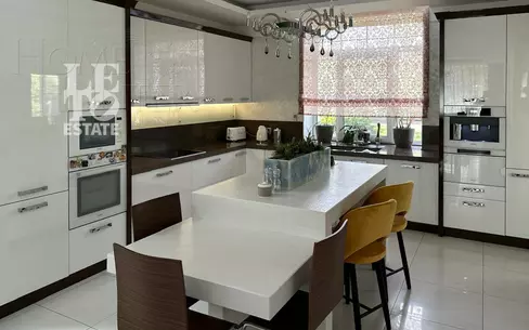 2-этажный коттедж 345 м² с отделкой