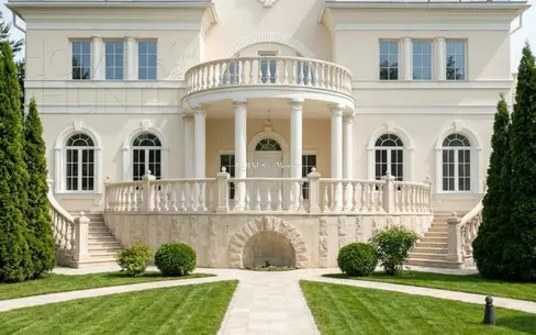2-этажный коттедж 1 400 м² без отделки