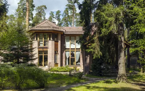2-этажный коттедж 600 м² с отделкой