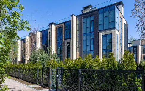 4-этажный таунхаус 311 м² без отделки