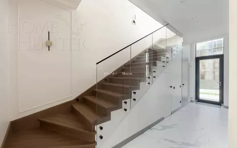 4-этажный таунхаус 278 м² с отделкой