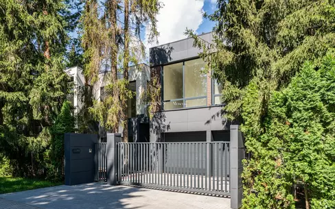 2-этажный коттедж 1 050 м² без отделки