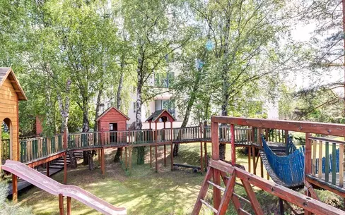 2-этажный коттедж 2 400 м² с отделкой